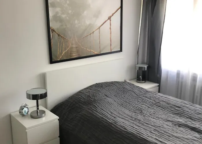 Ganzes In Verkehrsguenstig, Bunsenstr 16, *